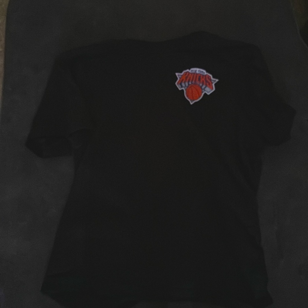 I’m selling a Knicks T-shirt